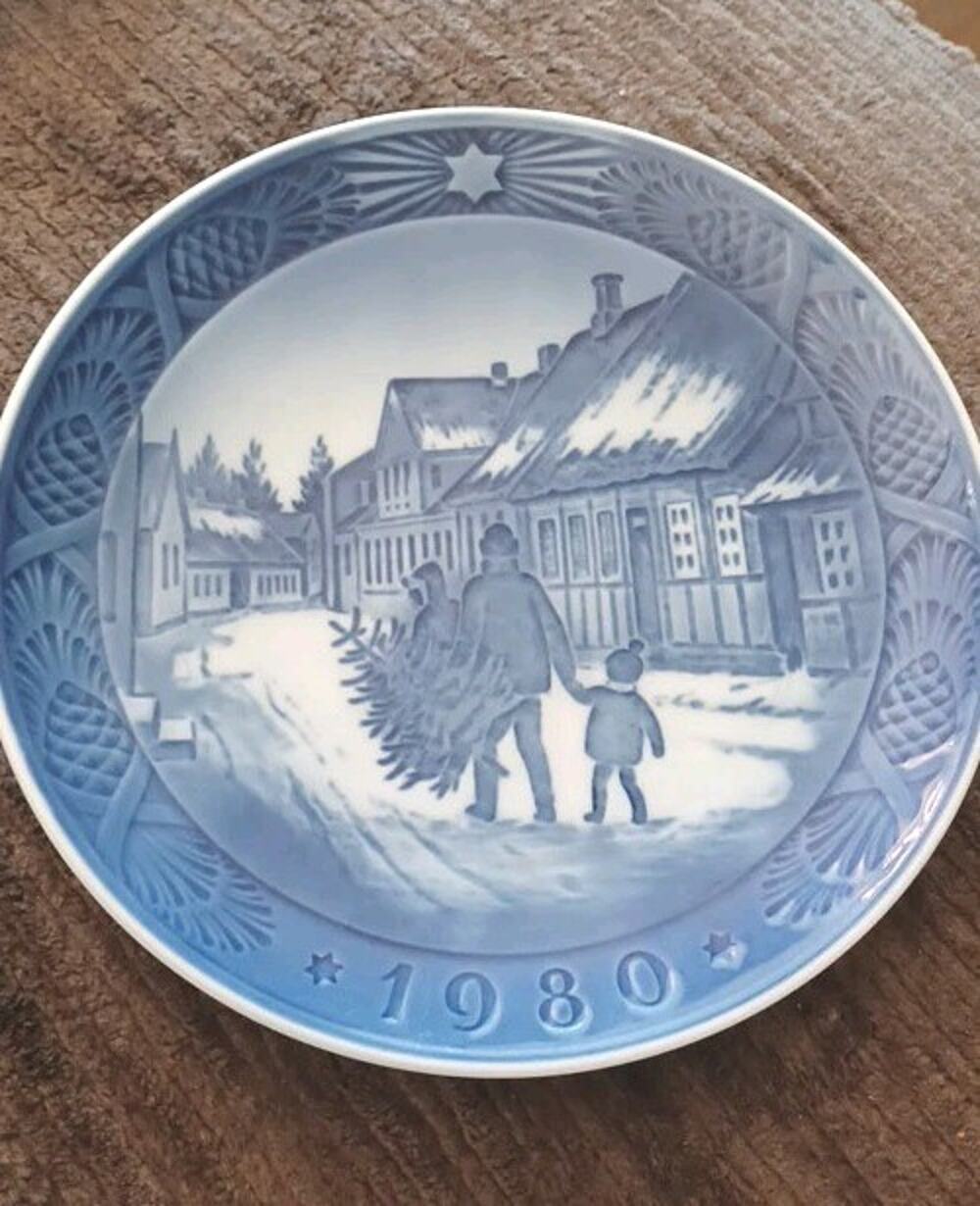 Royal Copenhagen Denmark Danish Christmas Plate 1980